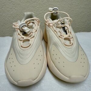 adidas Ozelia Ecru Sneakers